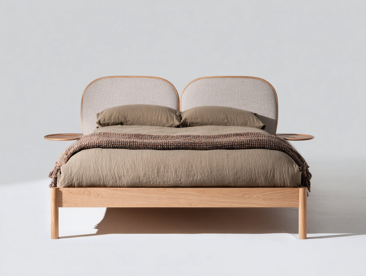 Cama doble de madera 215 x 168 x 100 cm - Madera natural y beige - Cabecero doble tapizado con mesitas laterales integradas